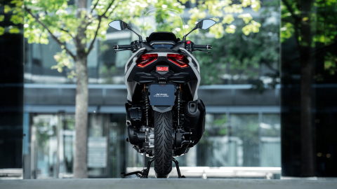 Yamaha XMAX 125 Tech Max [11]