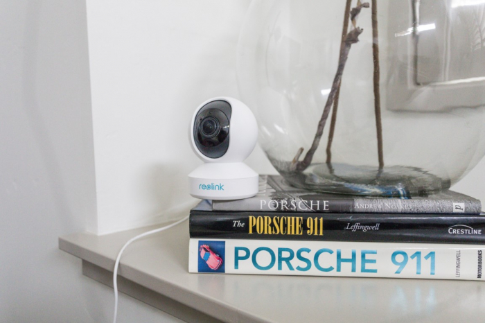 Surveillance camera package with 64GB MicroSD Card, Reolink E1-V2 WIFI, 3MP resolution [11]