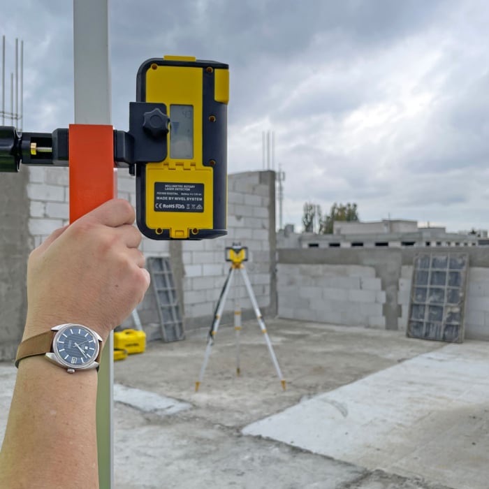 Nivel System NL720R DIRITAL rotating laser, red beam, vertical and horizontal planes a with slopes, at wide range of 700 m, autoalignment [10]
