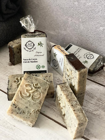 sapun handmade-sapun natural-sapun artizanal-cocos-gomaj-sapun exfoliant-myricandles [3]
