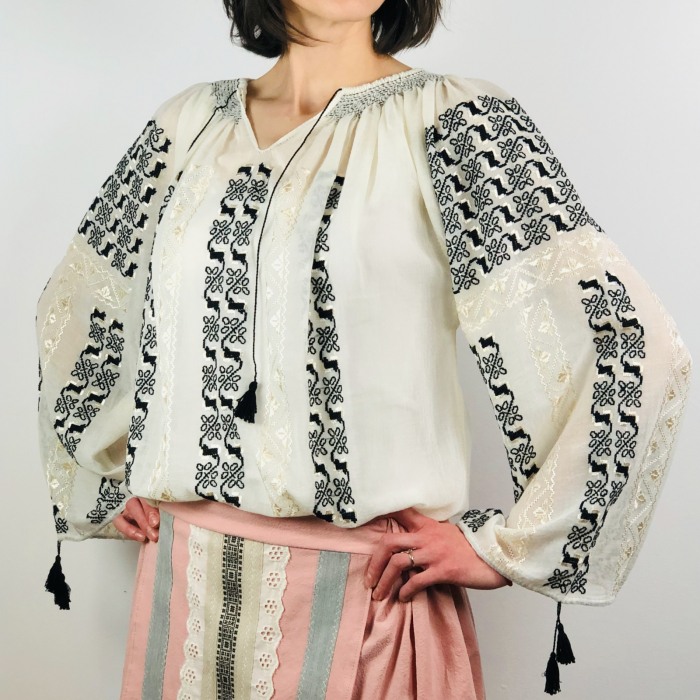 Beige Romanian Blouse long sleeve motif Clover [1]