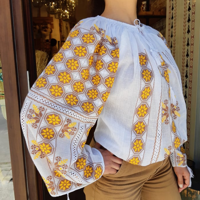 romanian-blouse-long-sleeve-motif-the-wheel-beige-yellow [1]