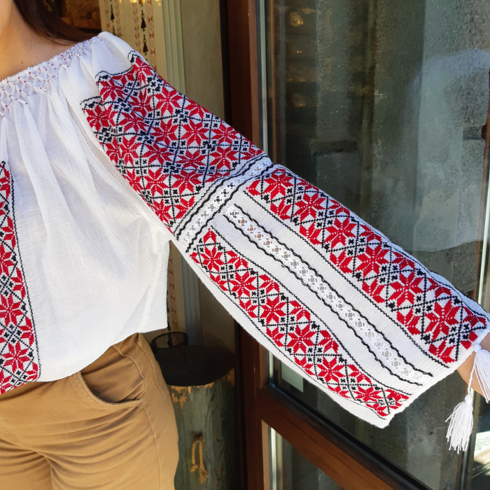 romanian-blouse-long-sleeve-motif-the-north-star-red-balck [3]