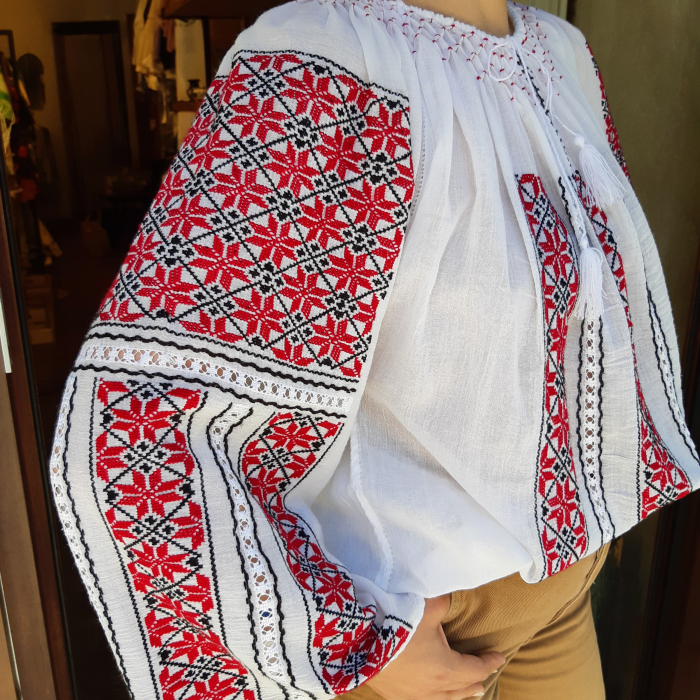 romanian-blouse-long-sleeve-motif-the-north-star-red-balck [2]