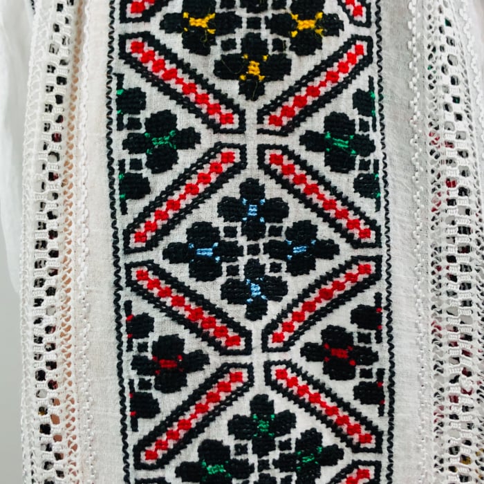 Romanian Blouse long sleeve motif Column red-black [3]