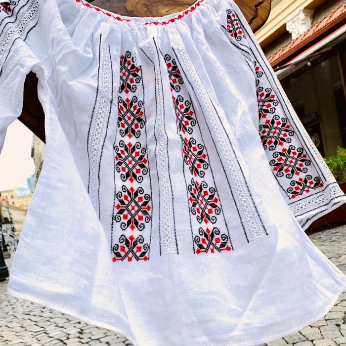 Romanian Blouse long sleeve motif Ram's Horns red- black [1]