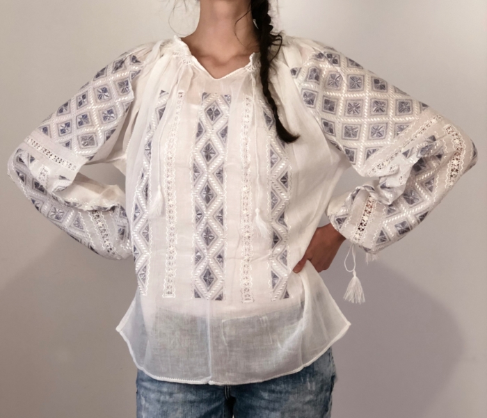 Romanian Blouse long sleeve motif Star white & gray [3]