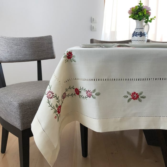 Tablecloth - 2.7x1.75 m Red Flowers Beige [3]