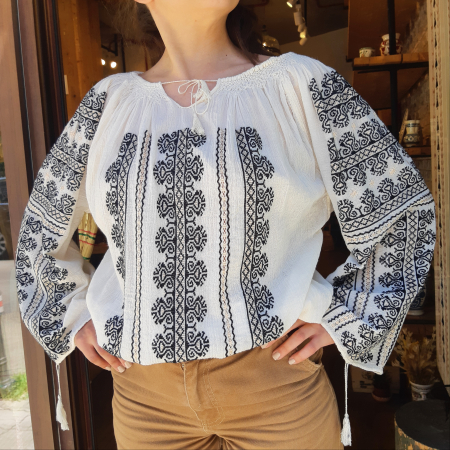 romanian-blouse-long-sleeve-motif-rooster-beige-black [0]