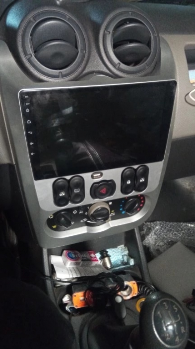 Navigatie Dacia Logan Duster 2009-2012 , 4GB RAM si 64GB ROM, Ecran QLED 9 inch, Android 14, Procesor Octacore, Slot sim 4G, Sunet DSP, Wireless Carplay si Android Auto, Camera Marsarier [4]