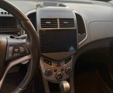 Navigatie Chevrolet Captiva Aveo Kalos 2006 - 2012 Android 14 , 4GB RAM , Procesor Quad Core , Wireless Carplay si Android auto , Display HD Touchscreen, Wi-Fi , Bluetooth, USB [9]