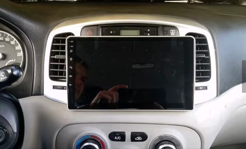 Navigatie Hyundai accent 2006-2011 Android 14 , 4GB RAM , Procesor Quad Core , Wireless Carplay si Android auto , Display HD Touchscreen, Wi-Fi , Bluetooth, USB [7]