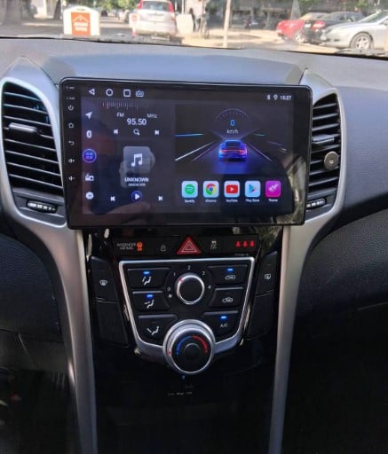 Navigatie Hyundai i30 din 2011-2017 Android 14 , 4GB RAM , Procesor Quad Core , Wireless Carplay si Android auto , Display HD Touchscreen, Wi-Fi , Bluetooth, USB [9]