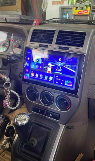 Navigatie Jeep Compass din 2006-2010 Android 14 , 4GB RAM , Procesor Quad Core , Wireless Carplay si Android auto , Display HD Touchscreen, Wi-Fi , Bluetooth, USB [7]