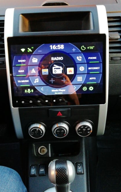 Navigatie Nissan X Trail T31 din 2007 - 2015 Android 14 , 4GB RAM , Procesor Quad Core , Wireless Carplay si Android auto , Display HD Touchscreen, Wi-Fi , Bluetooth, USB [7]