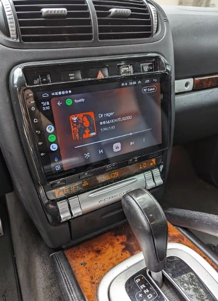 Navigatie Porsche Cayenne din 2002-2010, Rezolutie 2K, Display QLED 9.5 inch, 4GB RAM si 64GB ROM, Android, Procesor Octacore, Slot sim 4G, Sunet DSP, Wireless Carplay si Android Auto, Camera Marsarie [6]
