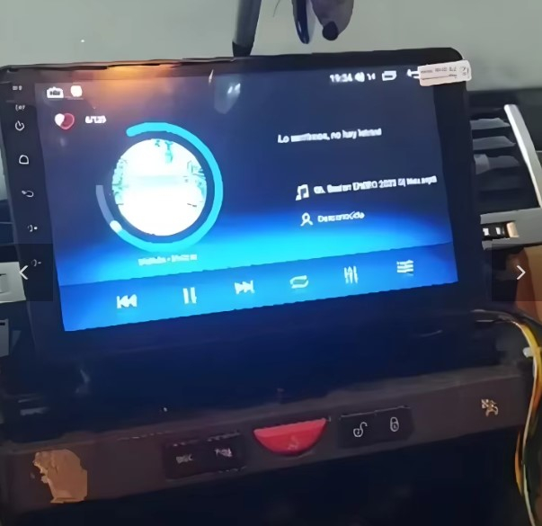 Navigatie Range Rover Sport din 2005 - 2010 Android 14 , 4GB RAM , Procesor Quad Core , Wireless Carplay si Android auto , Display HD Touchscreen, Wi-Fi , Bluetooth, USB [6]