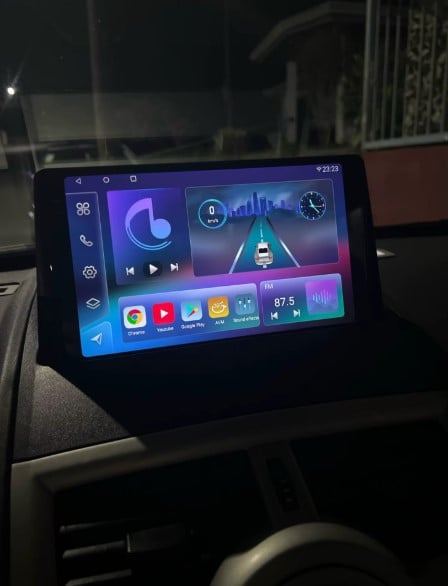 Navigatie Renault Megane 2 din 2002-2009 Android 14 , 4GB RAM , Procesor Quad Core , Wireless Carplay si Android auto , Display HD Touchscreen, Wi-Fi , Bluetooth, USB [5]