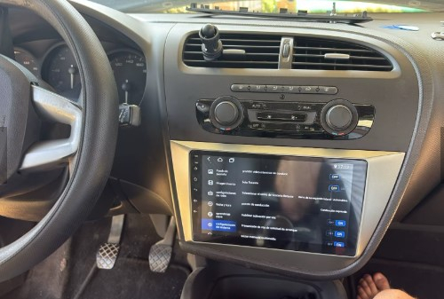 Navigatie Seat Leon 2005 - 2012 Android 14 , 4GB RAM , Procesor Quad Core , Wireless Carplay si Android auto , Display HD Touchscreen, Wi-Fi , Bluetooth, USB [8]