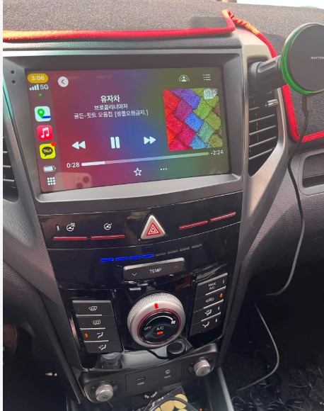 Navigatie Ssangyong Tivolan 2014 - 2017 Android 14 , 4GB RAM , Procesor Quad Core , Wireless Carplay si Android auto , Display HD Touchscreen, Wi-Fi , Bluetooth, USB [9]