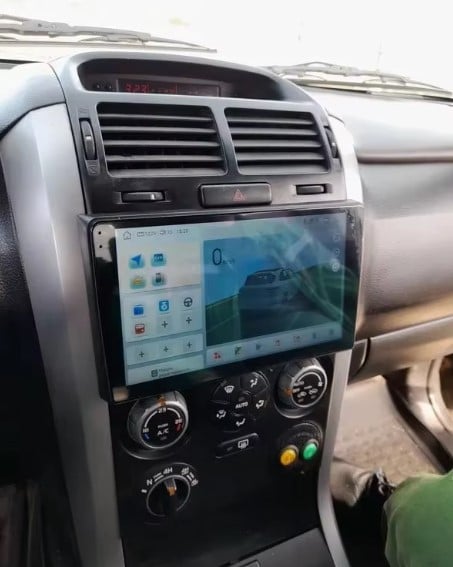 Navigatie Suzuki Vitara din 2005-2015 Android 14 , 4GB RAM , Procesor Quad Core , Wireless Carplay si Android auto , Display HD Touchscreen, Wi-Fi , Bluetooth, USB [7]