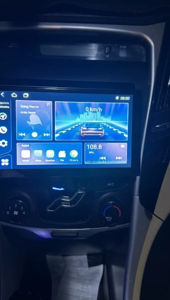 Navigatie Toyota Avensis din 2002-2008 Android 14 , 4GB RAM , Procesor Quad Core , Wireless Carplay si Android auto , Display HD Touchscreen, Wi-Fi , Bluetooth, USB [5]