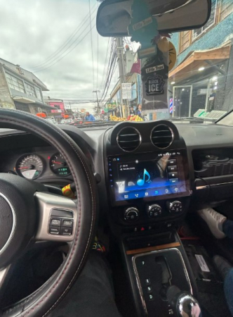 Navigatie Jeep Compass  2010-2016 Android 14 , 4GB RAM , Procesor Quad Core , Wireless Carplay si Android auto , Display HD Touchscreen, Wi-Fi , Bluetooth, USB [9]