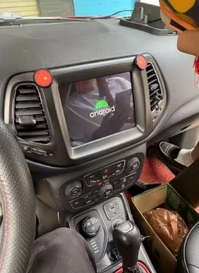 Navigatie Jeep Grand Cherokee din 2010 - 2013,  Android 14 , 4GB RAM, Octacore, Slot Sim 4G, DSP, GPS, Wi-FI, Carplay, Android Auto, USB, Bluetooth, Waze, Touchscreen, 9 inch [6]