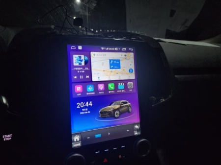 Navigatie Renault Megane 4 , Display Tesla 9.7 inch , 4GB RAM, Radio GPS Dual Zone, Touchscreen IPS 9.7" HD, Internet Wi-Fi si slot SIM 4G, Bluetooth, MirrorLink, USB [3]