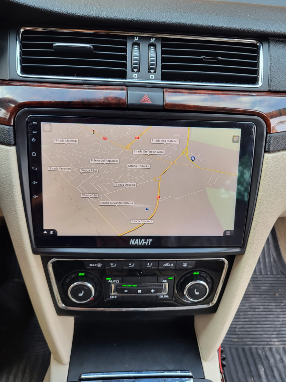 Navigatie dedicata Skoda Superb 2 2008-2015, 8GB RAM 128GB ROM, Octacore, Platforma TS18, Android 14, Display QLED 10”, Suporta camera 360º, DSP, Carplay&Android Auto, SIM 4G, Ventilator Activ [5]