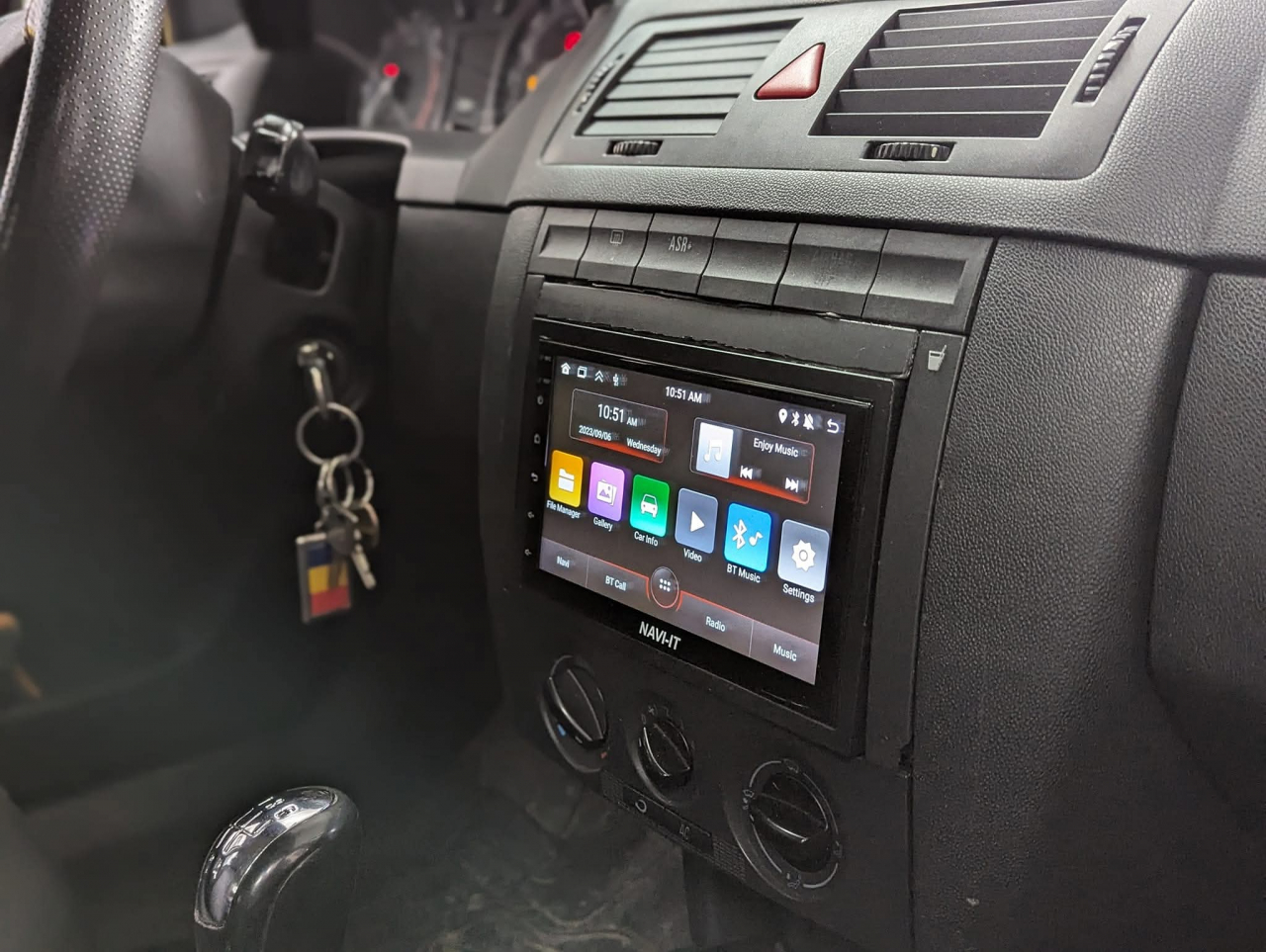Navigatie GPS 7 inch cu Android 14, 4GB RAM 64 GB RON, Carplay, 8core SIM, Golf, mufare ISO, suporti de prindere Rama 2din, microfon Extern [8]