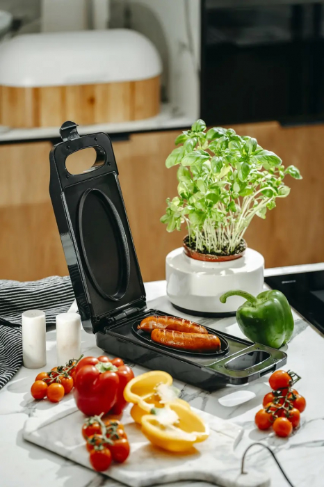 Sandwich maker multifunctional Adler capabil coacere, prajire, gratar cu fata dubla suprafata ovala in cavitate 180x90mm 900W Negru [7]