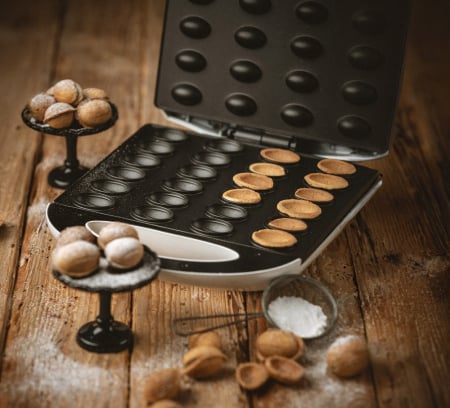 Aparate de preparat desert - Aparat desert Mesko dublu format cu 24 prajituri in forma de nuci, invelis antiaderent, 1600 W carcasa termoizolanta, picioare antiderapante, negru