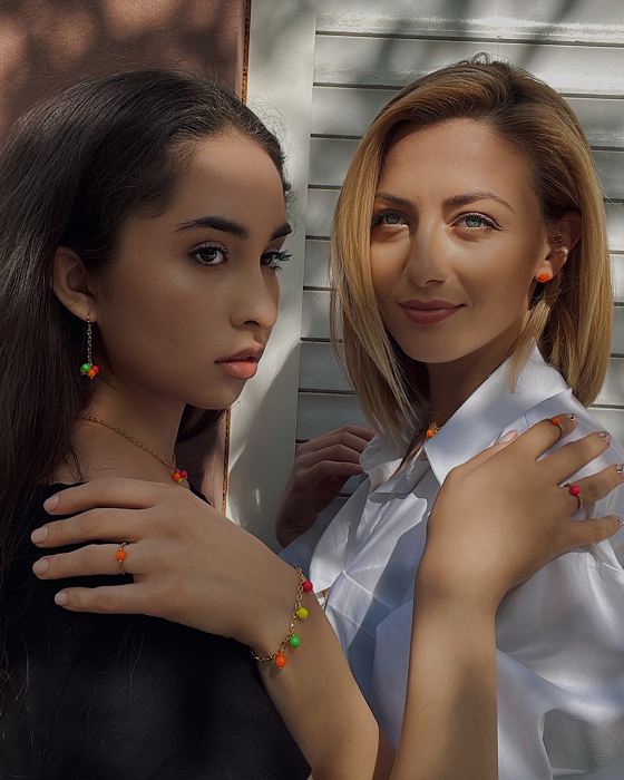 Gold plated with neon pearls bracelet [1]