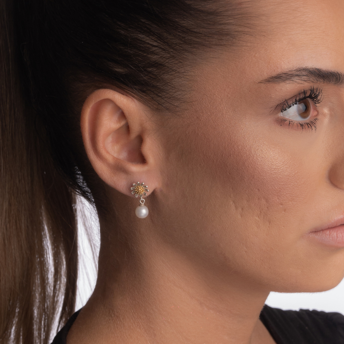 Cercei argint floare argint aurit cu perla de cultura 7 mm, lungime totala 2 cm [2]