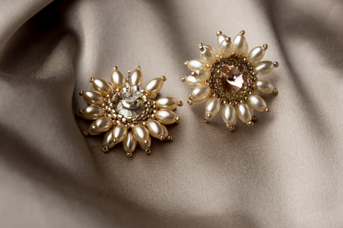 Earlobe flower earrings [2]