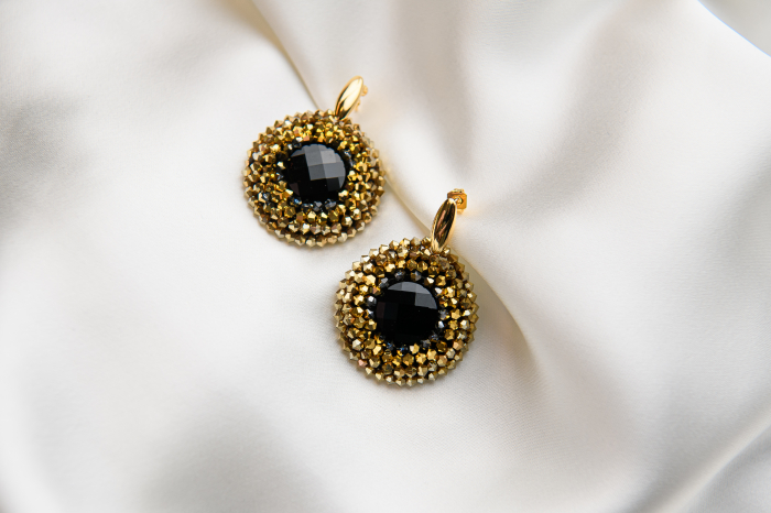 Gold round earrings [3]