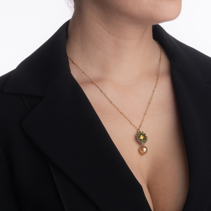 Silver pendant necklace with 16 mm black spinel bead and 25 mm bronze-tone Japan-style pearl bead [3]