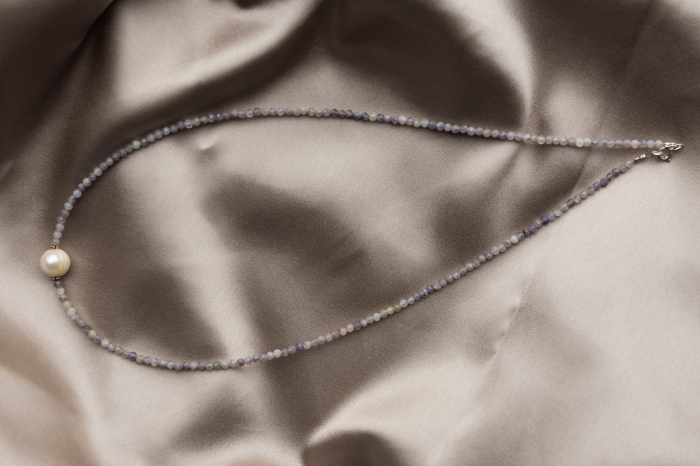 Labradorite semi-precious stone coated with cultured pearl necklace [2]
