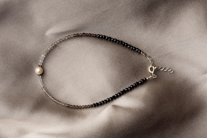 Black spinel, smoky Quartz and cultured pearls bracelet [2]