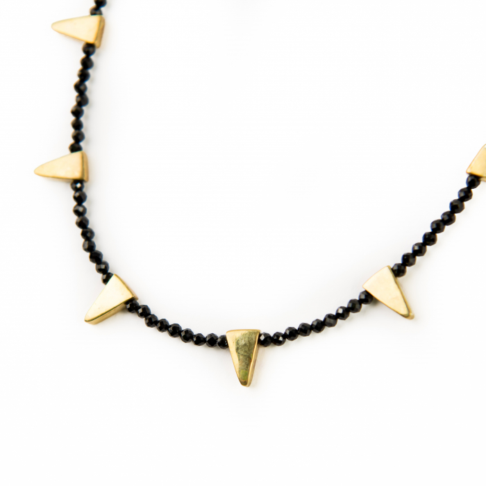 Colier spinel negru cu elemente decorative triunghiulare [1]