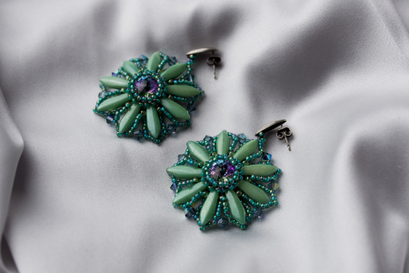Green rosette earrings [1]