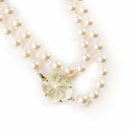 Dark pearls with a flower of Mother-of-pearl necklace [3]