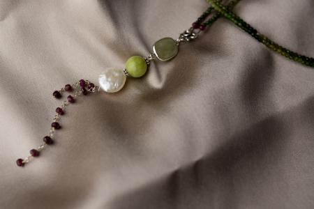 Green Tourmaline, green Sapphire, Jasper, Ruby ​​disc semi-precious stones with cultured pearl necklace [1]