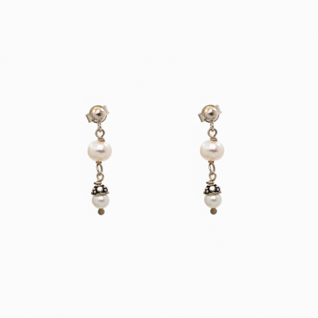 Cercei dama - Cercei cu surub perla de cultura 6 mm si 4 mm elemente decorative din argint antichizat.