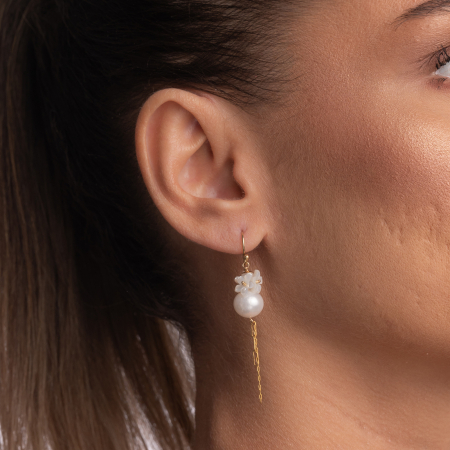 Cercei Gold filed 1/20 perle de cultura de cultura 8 mm si 3 mm flori din sidef lungime 4,5 cm [1]