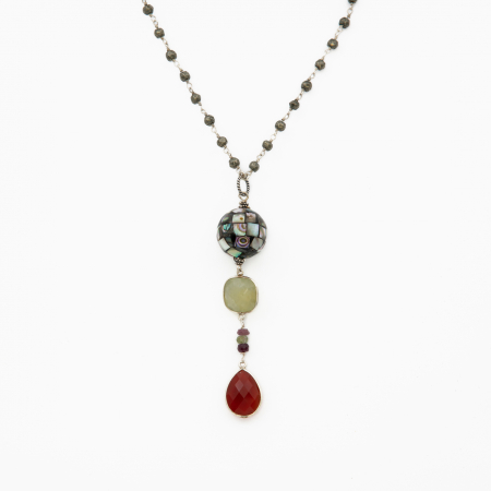 Coliere dama - Colier argint pietre semipretioase microfatetate pirita 4 mm, pandantul din carneol, prehnit, turmalina multicolora, bila de 18 mm din  sidef lungime 59 cm