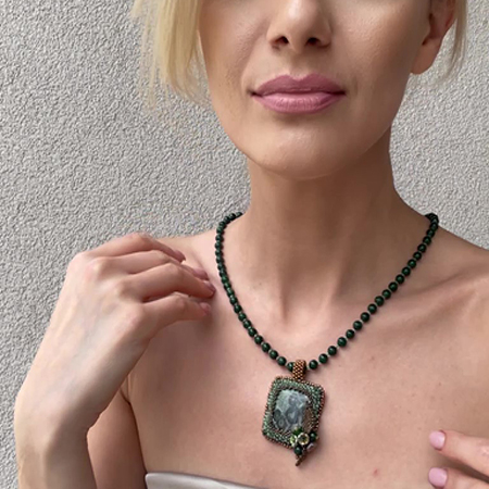 Malachite necklace with Kambaba jasper pendant [1]