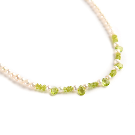 Coliere - Colier din perle de cultura si petale de peridot
