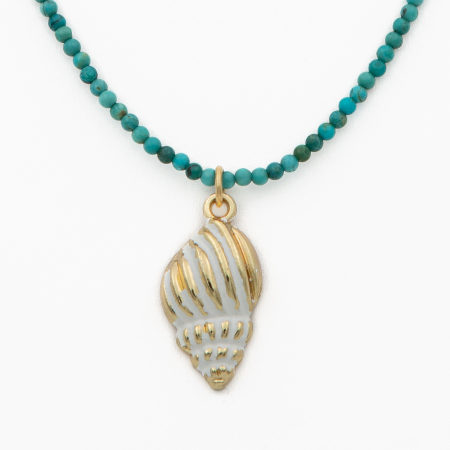 Colier pietre semipretioase turcoaz 2 mm cu pandantiv auriu emailat sub forma de melc lungime 41 cm [1]